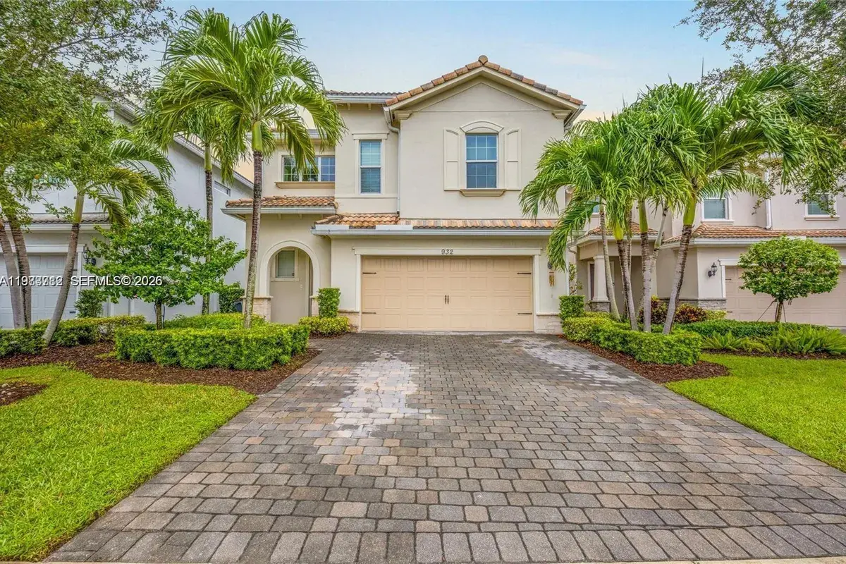 932 Banyan Dr, Hollywood FL 33021