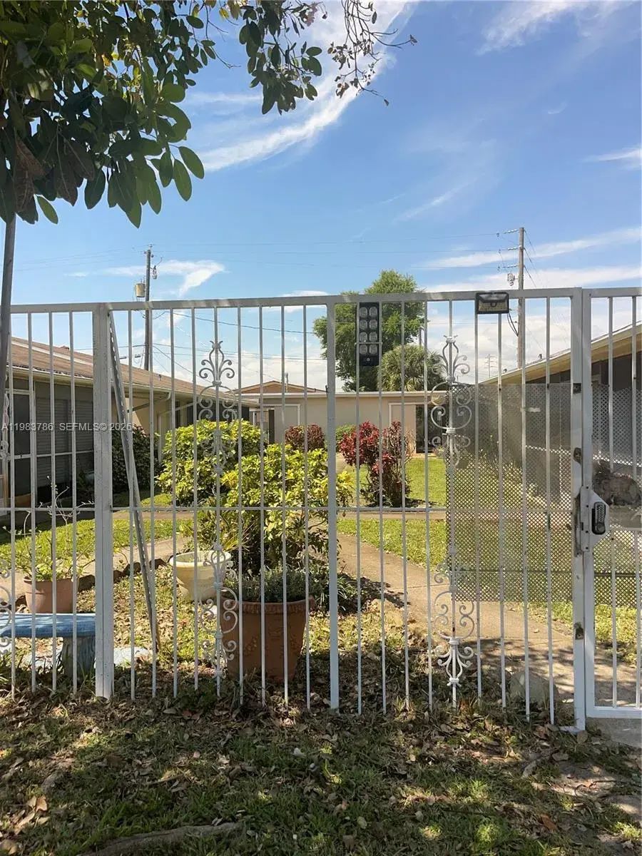 1820 N 17th Ave # 1, Hollywood FL 33020