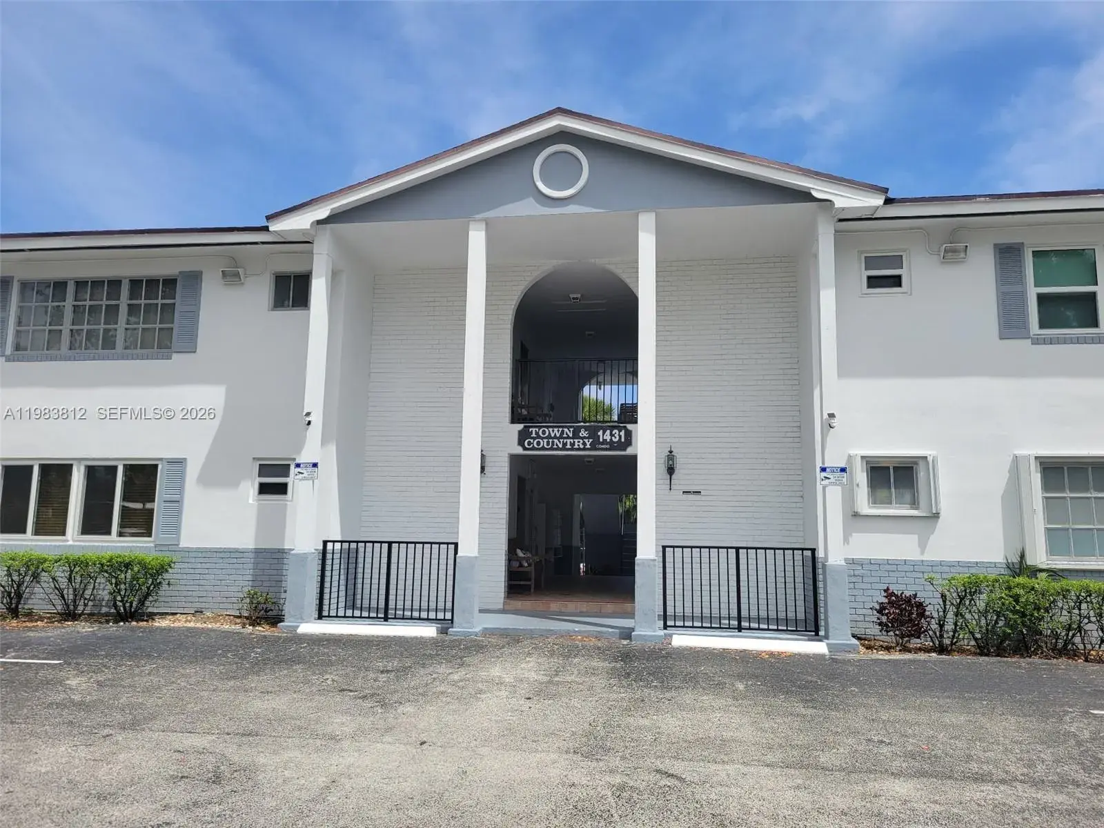1 bedroom 1 bath Residential for sale at 1431 S 14th Ave # 114, Hollywood FL 33020