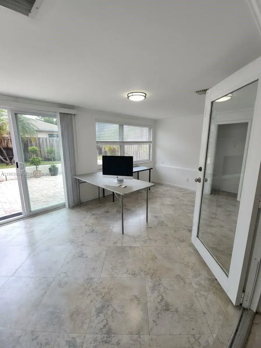 804 NE 2nd St, Hallandale Beach FL 33009