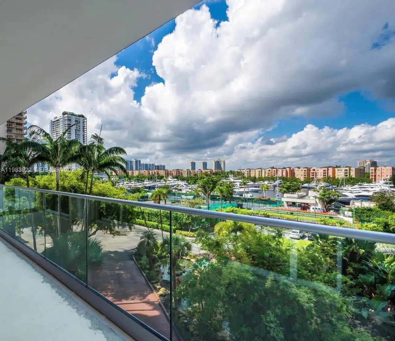 1 bedroom 1 bath Residential Lease for rent at 19707 Turnberry Way # 5C, Aventura FL 33180