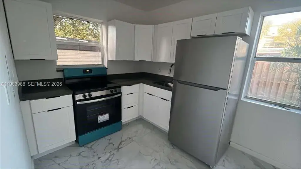 1 bedroom 1 bath Residential Lease for rent at 1909 Plunkett St # 4, Hollywood FL 33020