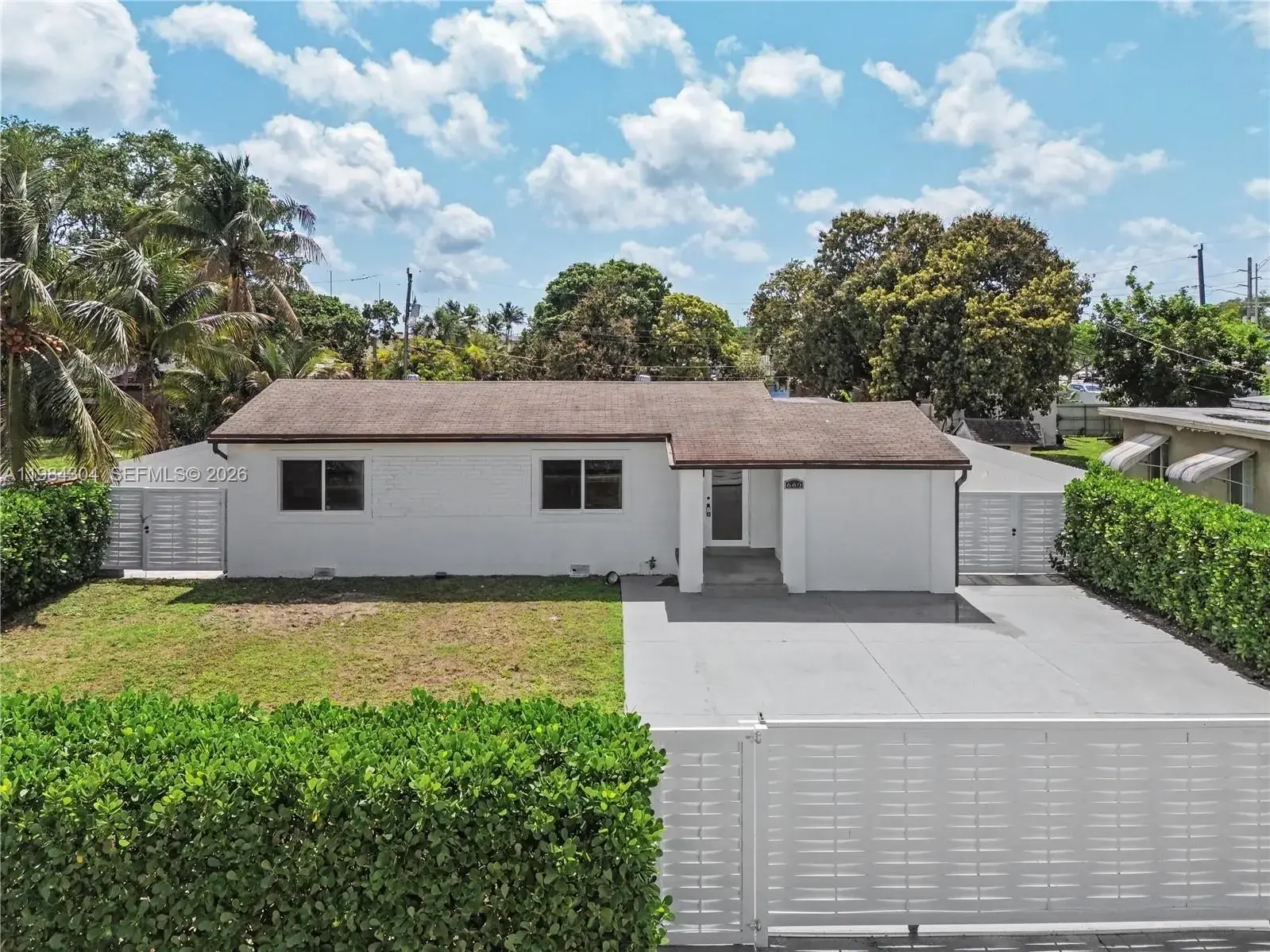 660 S Biscayne River Dr, Miami FL 33169