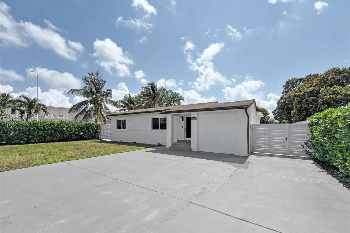 660 S Biscayne River Dr, Miami FL 33169