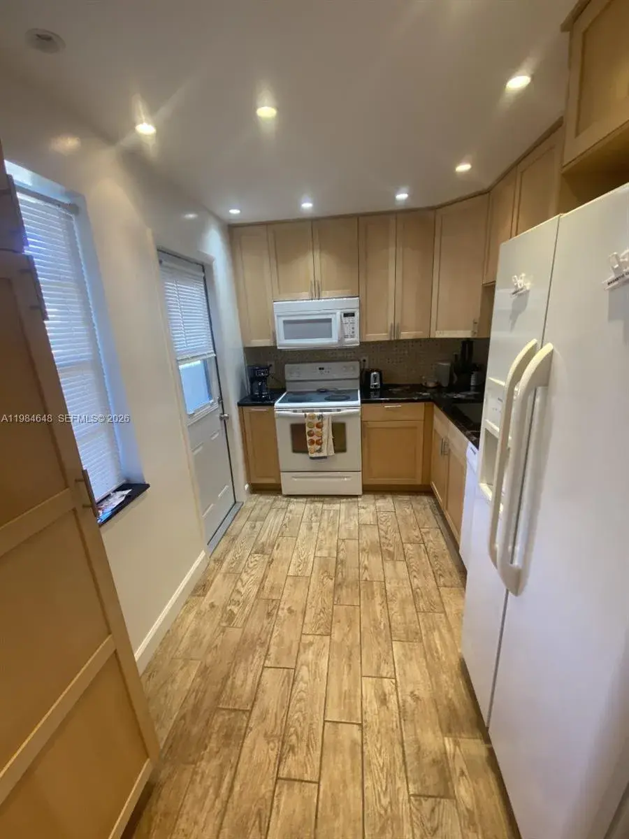 200 NE 14th Ave # 419, Hallandale Beach FL 33009