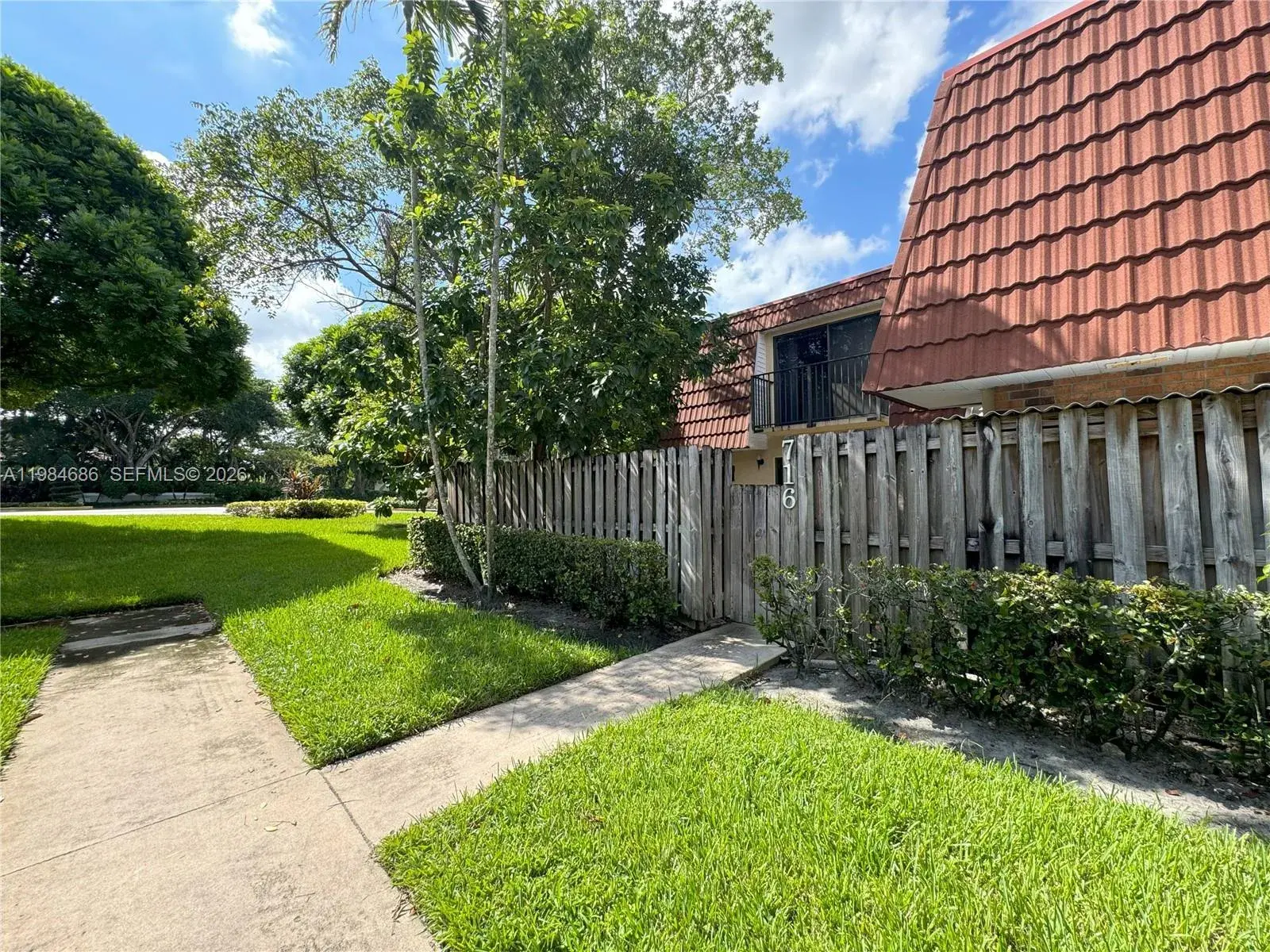 2 bedroom 2 bath Residential for sale at 716 NW 98th Way, Plantation FL 33324