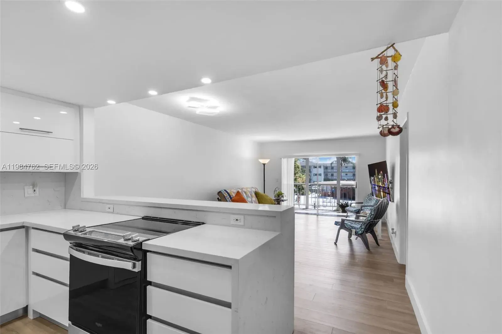 1 bedroom 1 bath Residential for sale at 1101 Hillcrest Ct # 206, Hollywood FL 33021