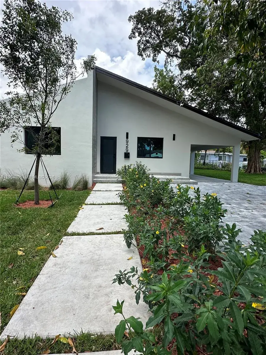929 NW 60th St, Miami FL 33127