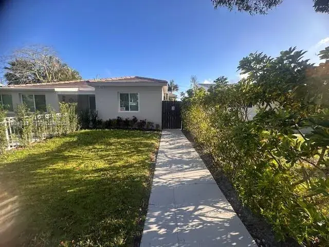 1 bedroom 1 bath Residential Lease for rent at 1634 Fletcher St # 2, Hollywood FL 33020