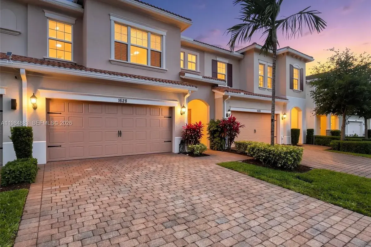 1628 Myrtle Oak Ter, Hollywood FL 33021