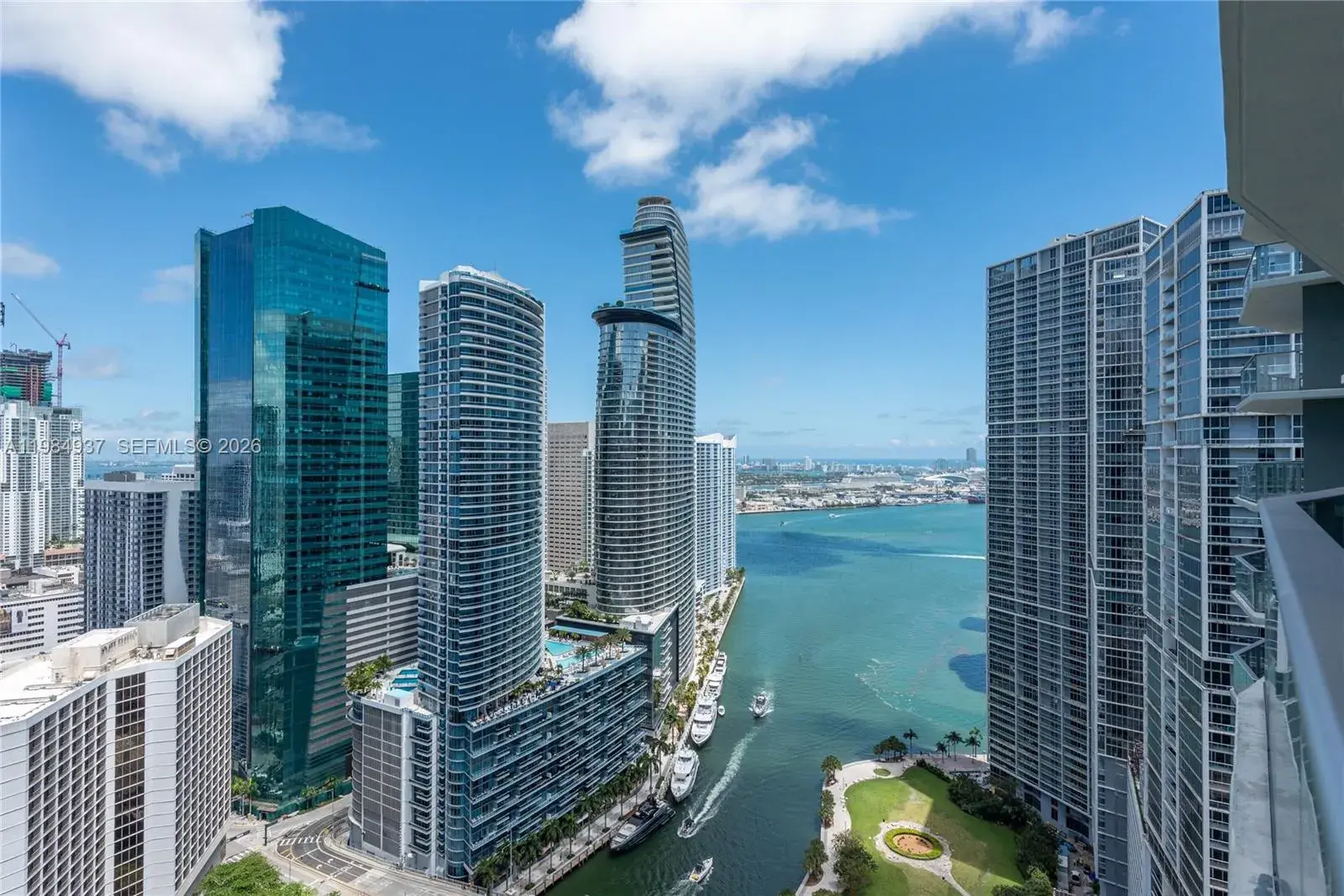 77 SE 5th Street # 4004, Miami FL 33131