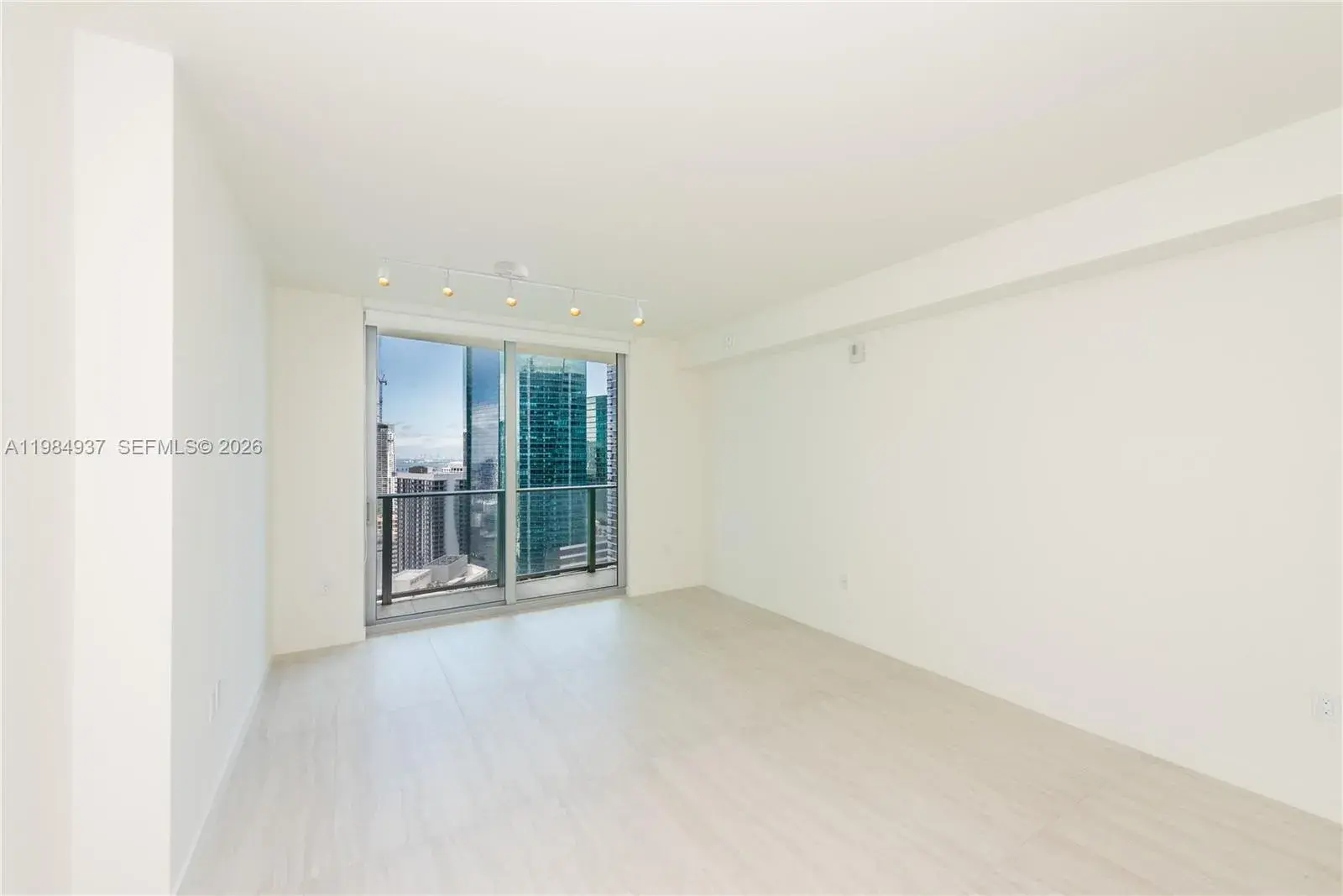 77 SE 5th Street # 4004, Miami FL 33131