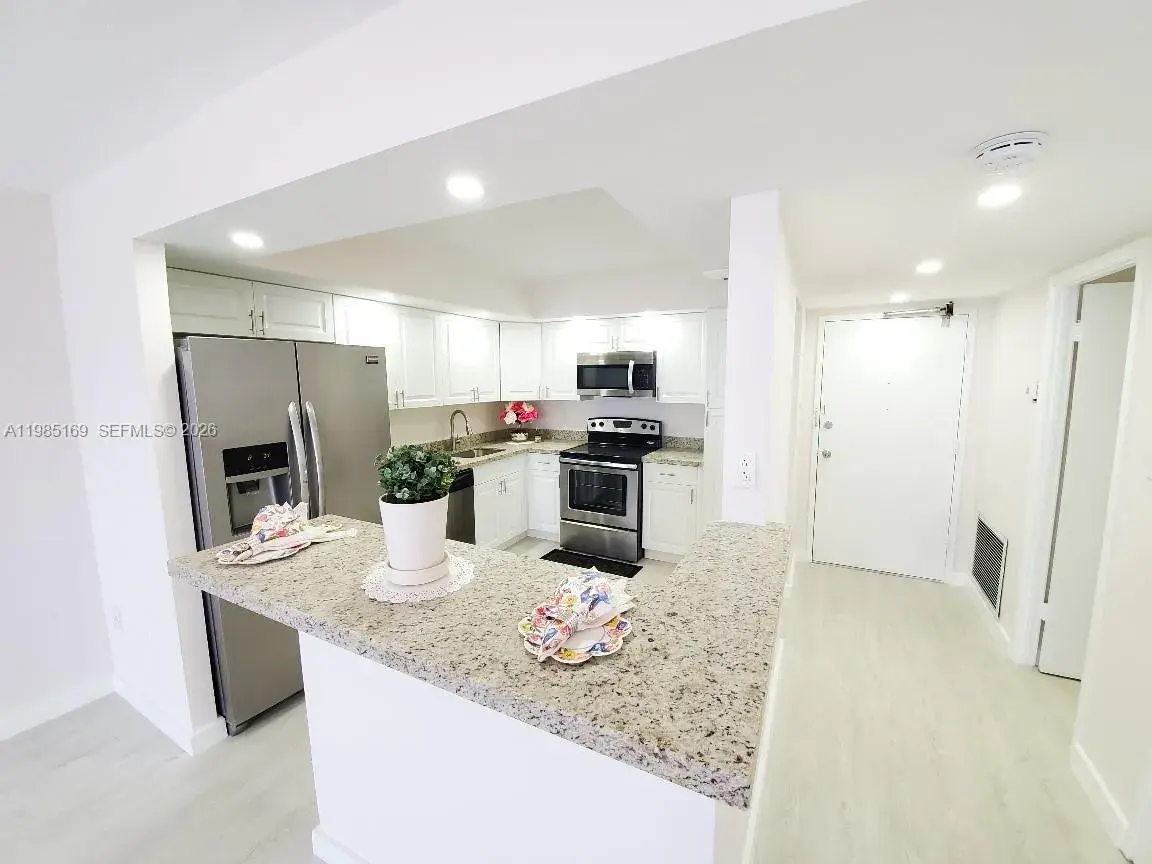 18011 Biscayne Blvd, Aventura FL 33160