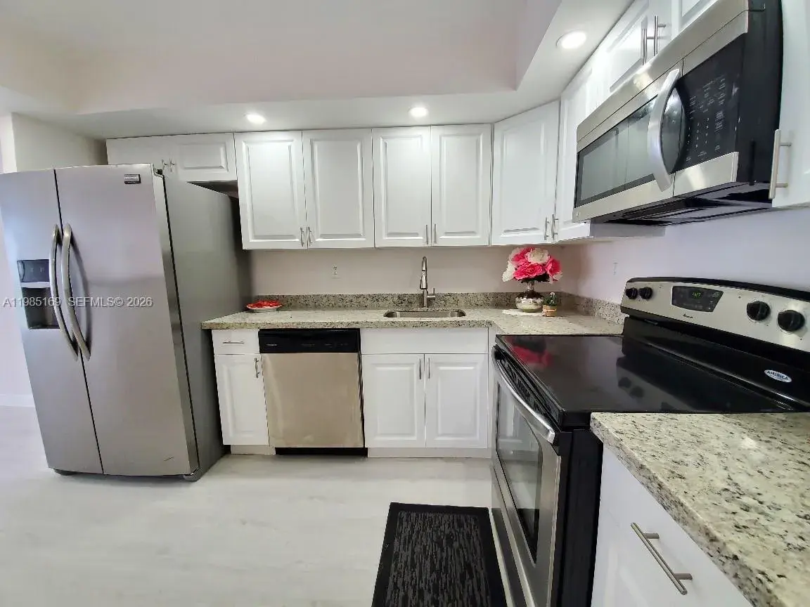 18011 Biscayne Blvd, Aventura FL 33160