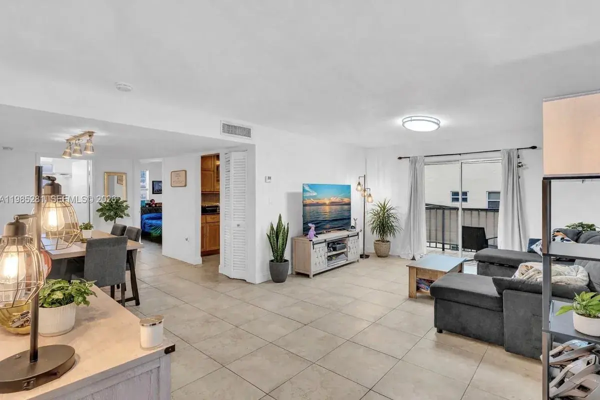 1236 Alton Rd # 304, Miami Beach FL 33139