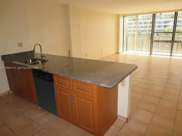 600 NE 36th St # 517, Miami FL 33137