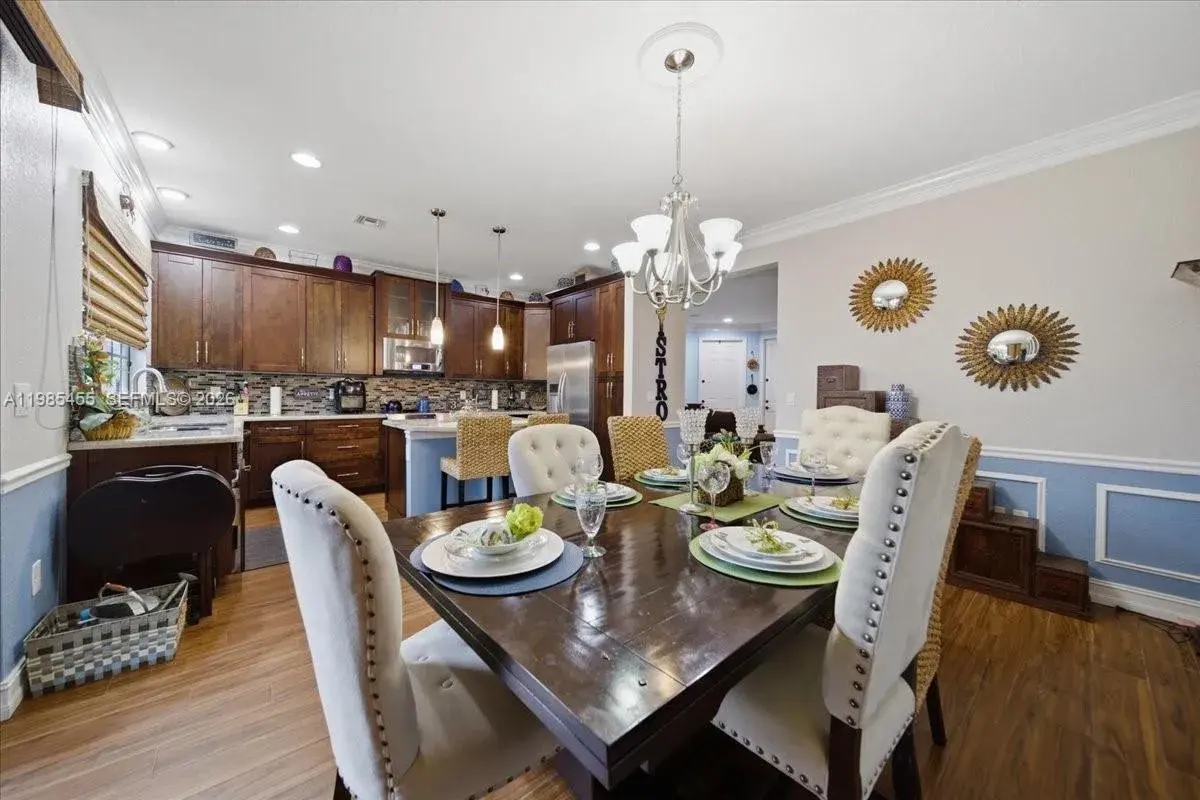 3 bedroom 2 bath Residential for sale at 110 E Riverwalk Cir E, Plantation FL 33325