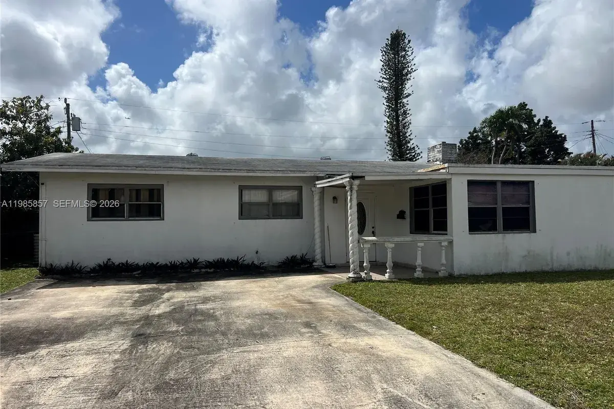30 NE 193rd Ter, Miami FL 33179