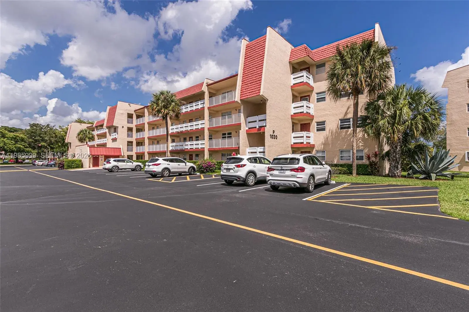 1 bedroom 1 bath Residential for sale at 1020 Country Club Dr # 305, Margate FL 33063