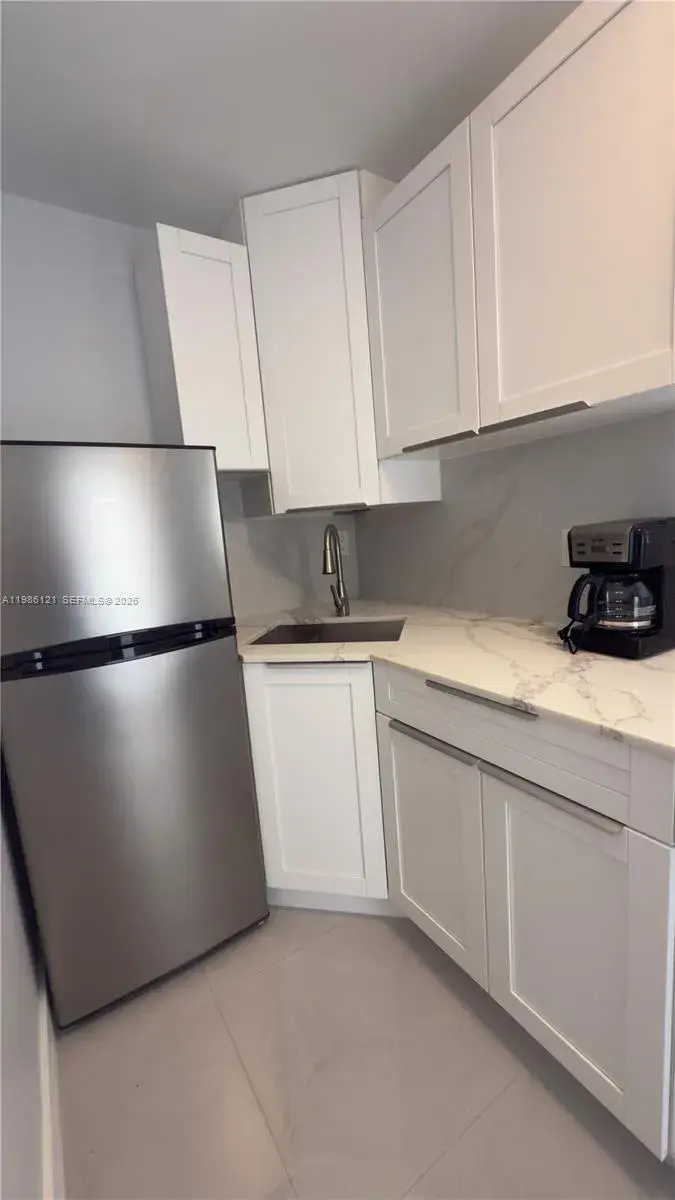 1 bedroom 1 bath Residential Lease for rent at 4531 Jackson St # 0, Hollywood FL 33021