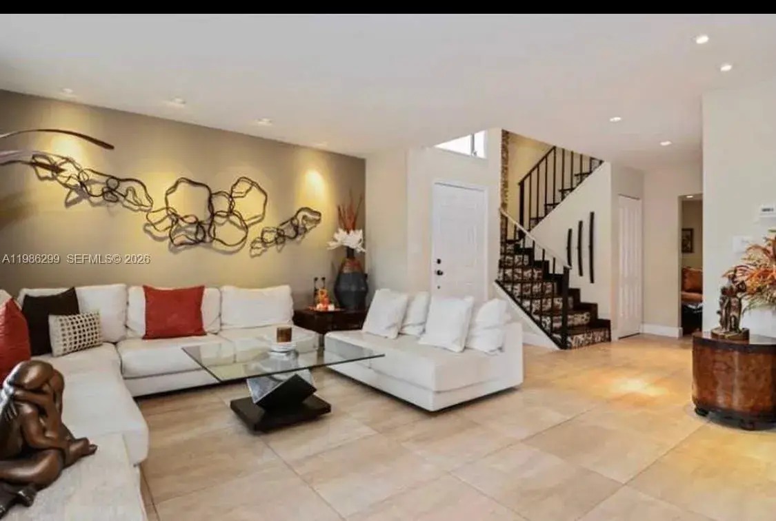 3 bedroom 2 bath Residential for sale at 2991 Lakewood Ln # 329, Hollywood FL 33021