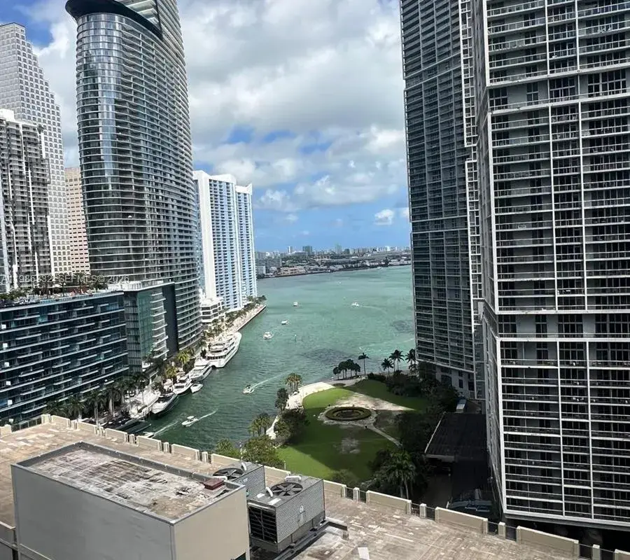 77 SE 5 St # 2015, Miami FL 33131