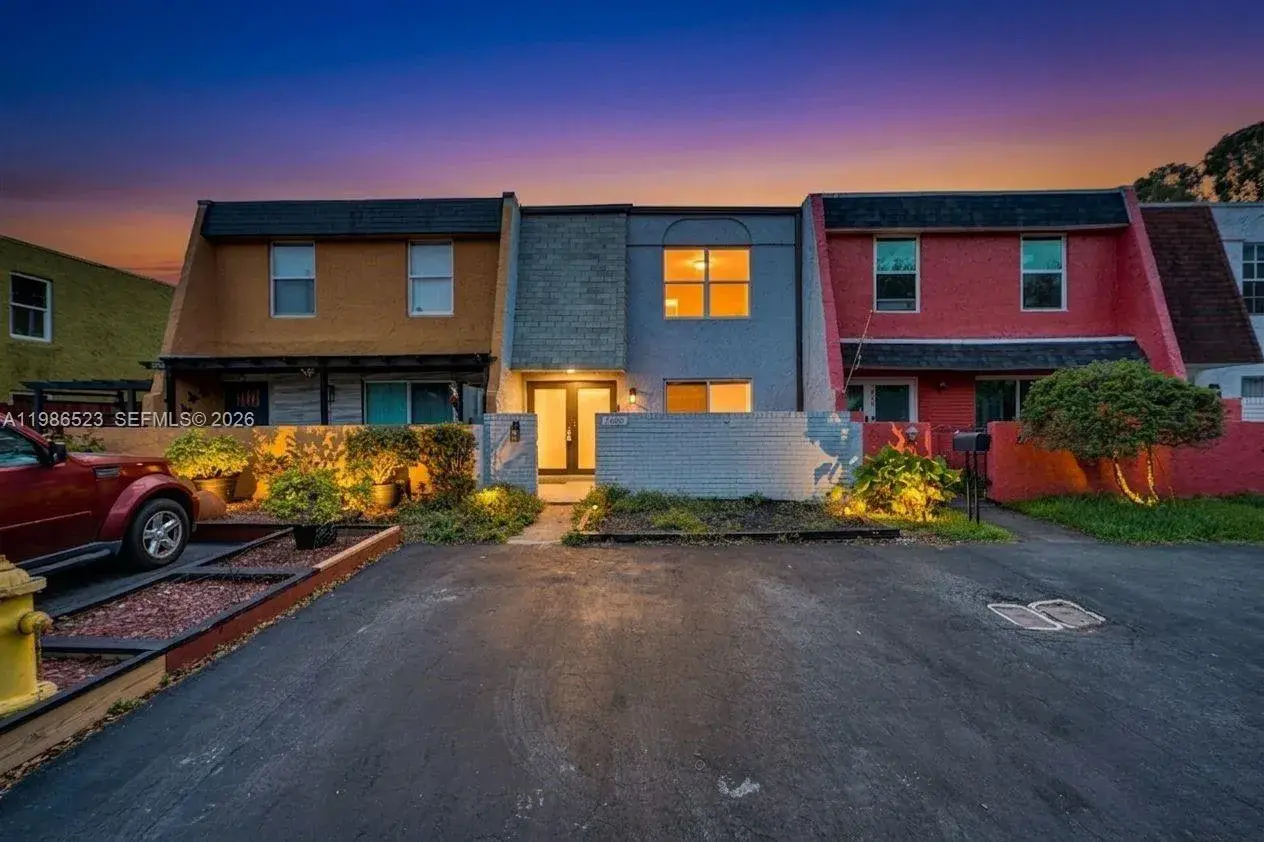 2 bedroom 2 bath Residential for sale at 7402 NW 75th St, Tamarac FL 33321