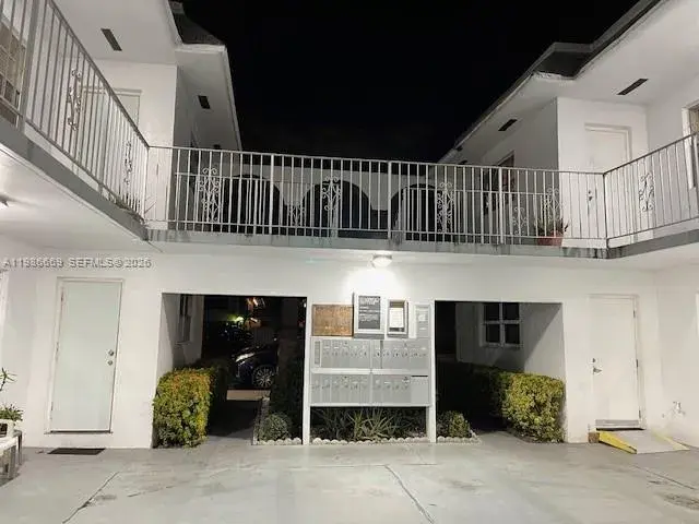 1 bedroom 1 bath Residential for sale at 2826 Van Buren St, Hollywood FL 33020