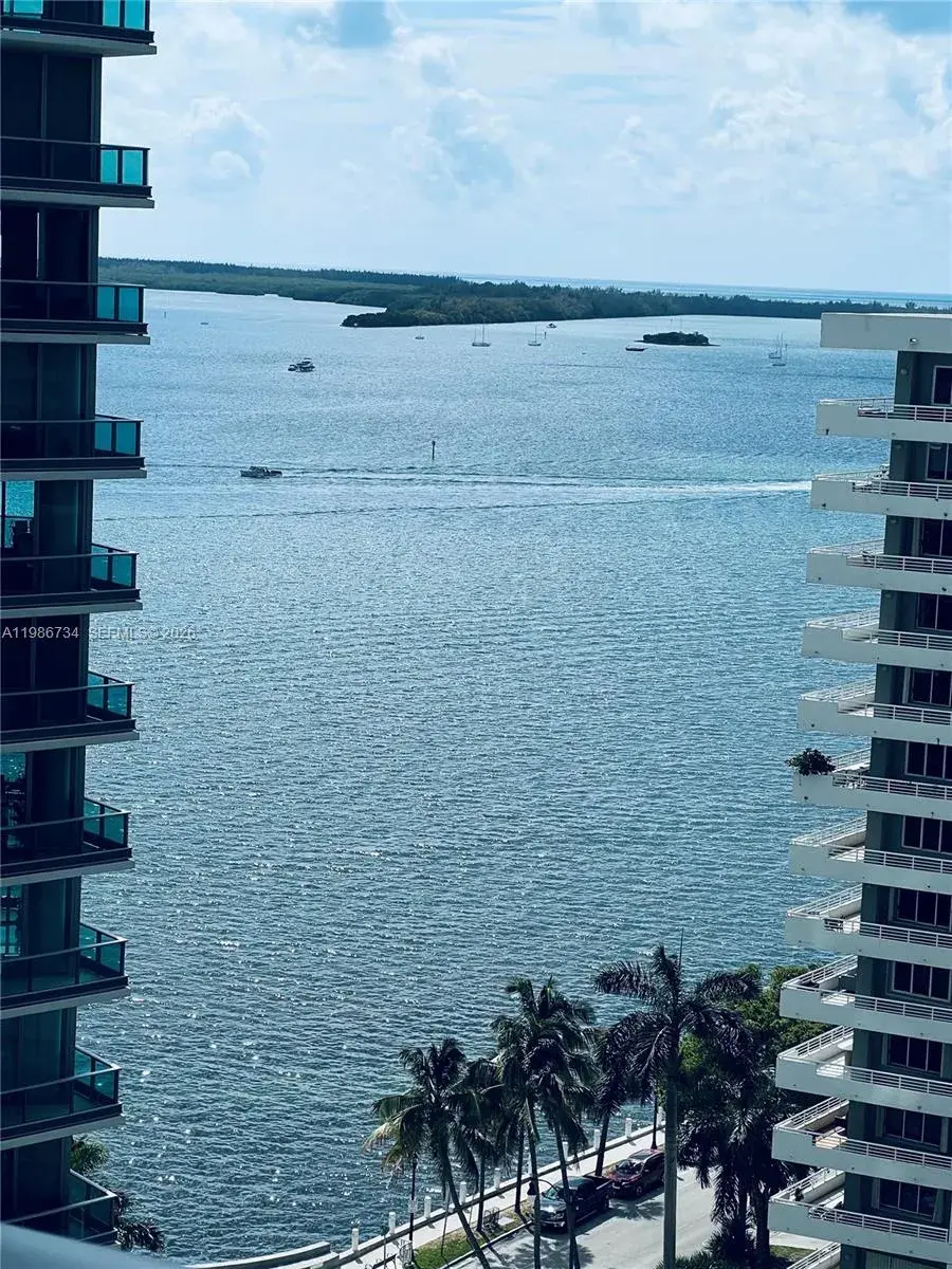 1 bath Residential for sale at 1300 Brickell Bay Dr # 1606, Miami FL 33131