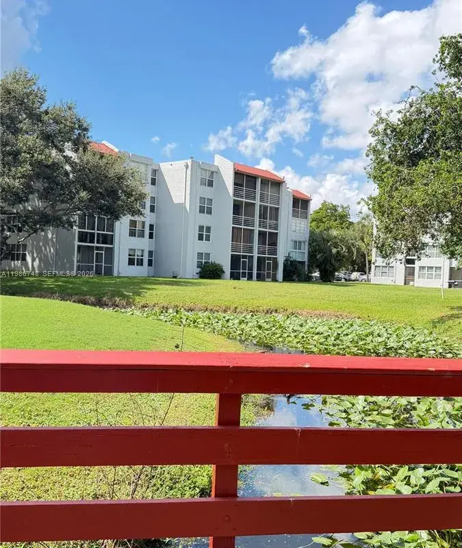 9461 Evergreen Pl # 305, Davie FL 33324
