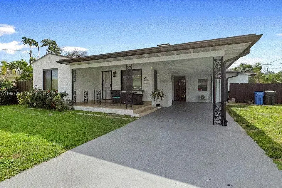 4 bedroom 3 bath Residential for sale at 1608 NE 34th St, Oakland Park FL 33334