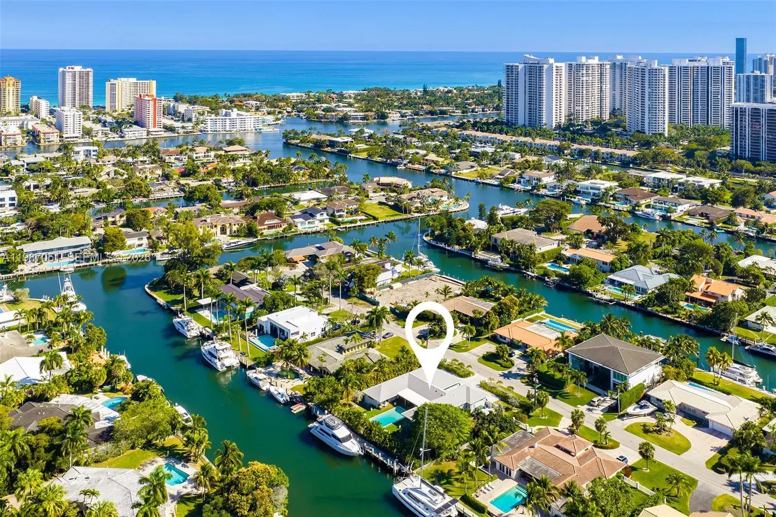 424 Alamanda Dr, Hallandale Beach FL 33009