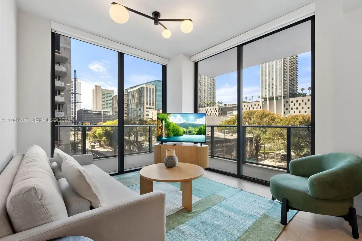 11 NE 6th St # 301, Miami FL 33132