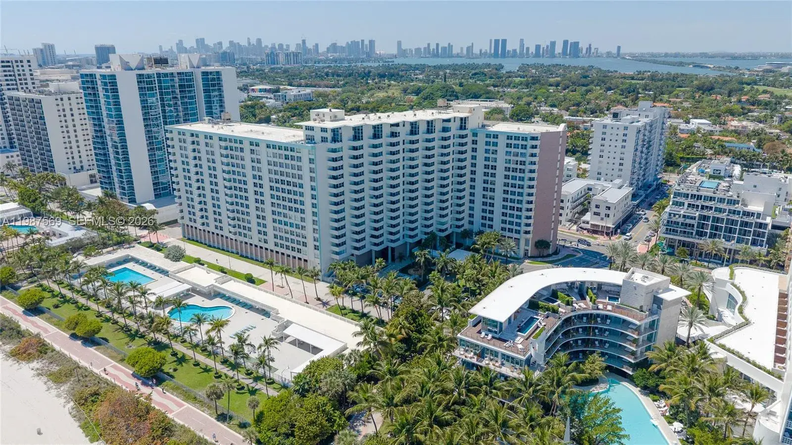 1 bath Residential Lease for rent at 2899 Collins Ave # 1422, Miami Beach FL 33140