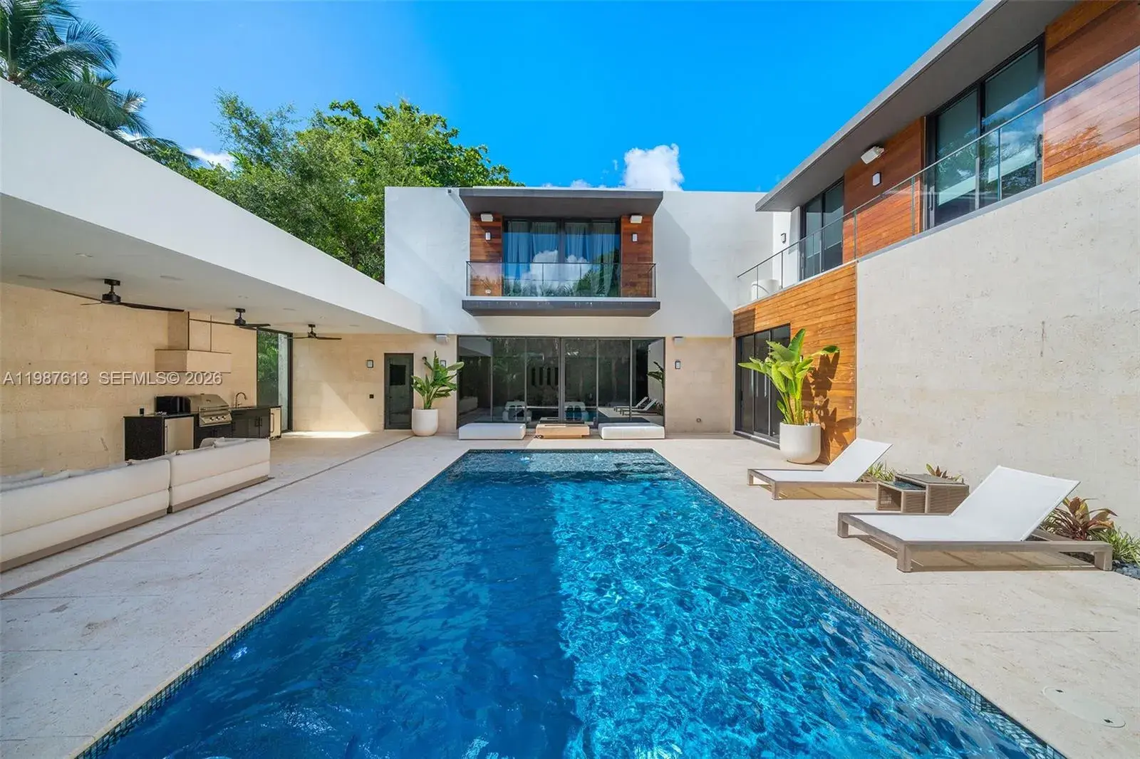 5 bedroom 6 bath Residential for sale at 4041 S Le Jeune Rd, Miami FL 33146
