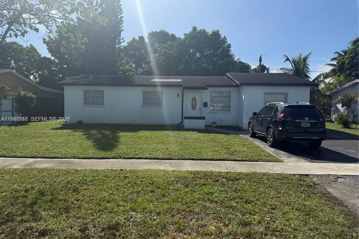 4910 NW 18th St, Lauderhill FL 33313