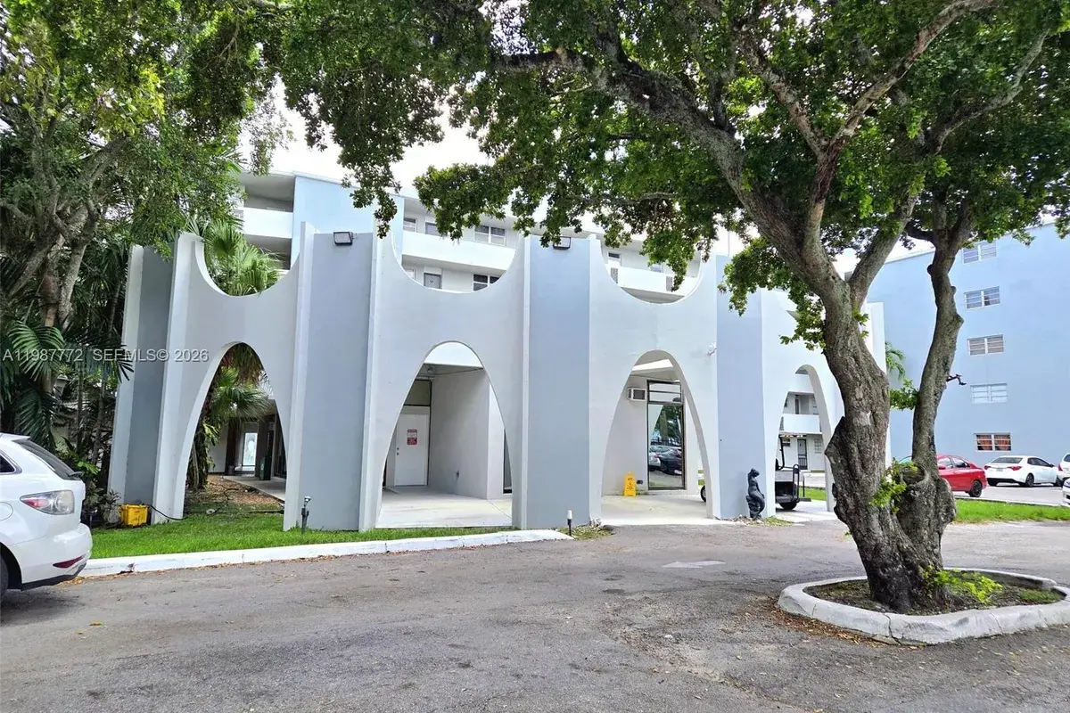 1700 NE 191st St # 100, Miami FL 33179