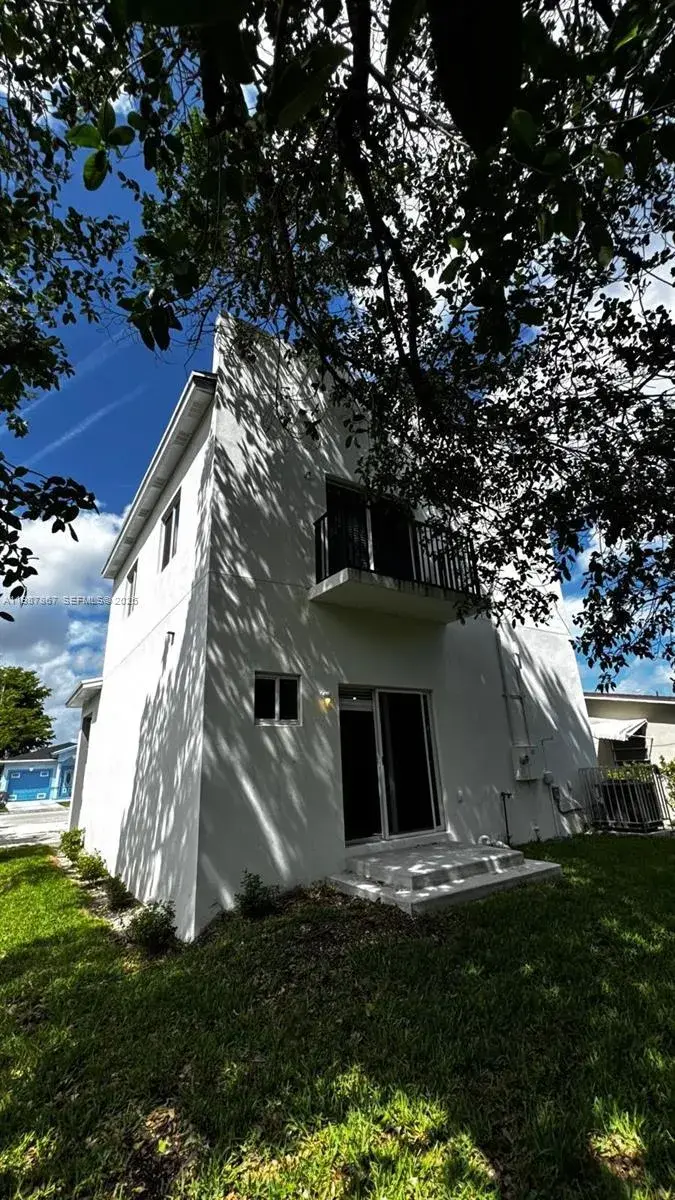 3 bedroom 2 bath Residential for sale at 2788 NW 9th Pl, Fort Lauderdale FL 33311