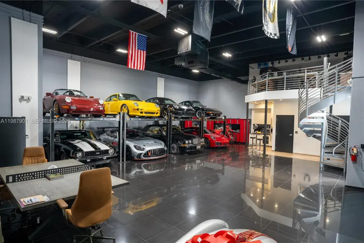 6030 NW 102nd Ave # 206, Doral FL 33178