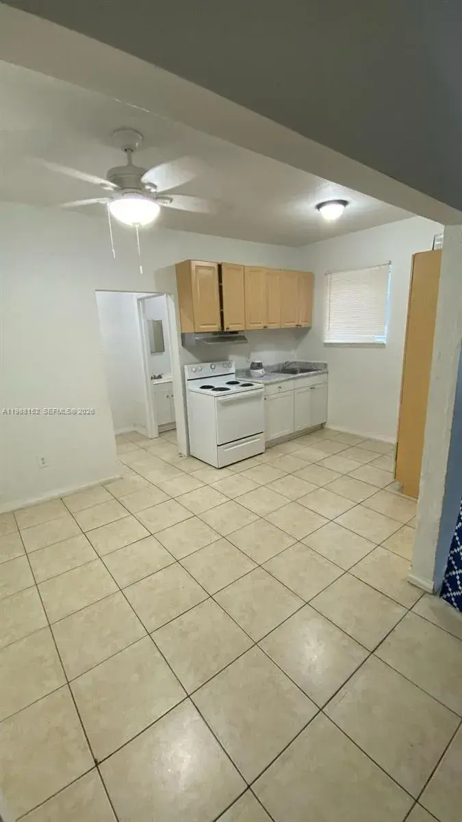 1021 NW 3rd st # 305, Miami FL 33128