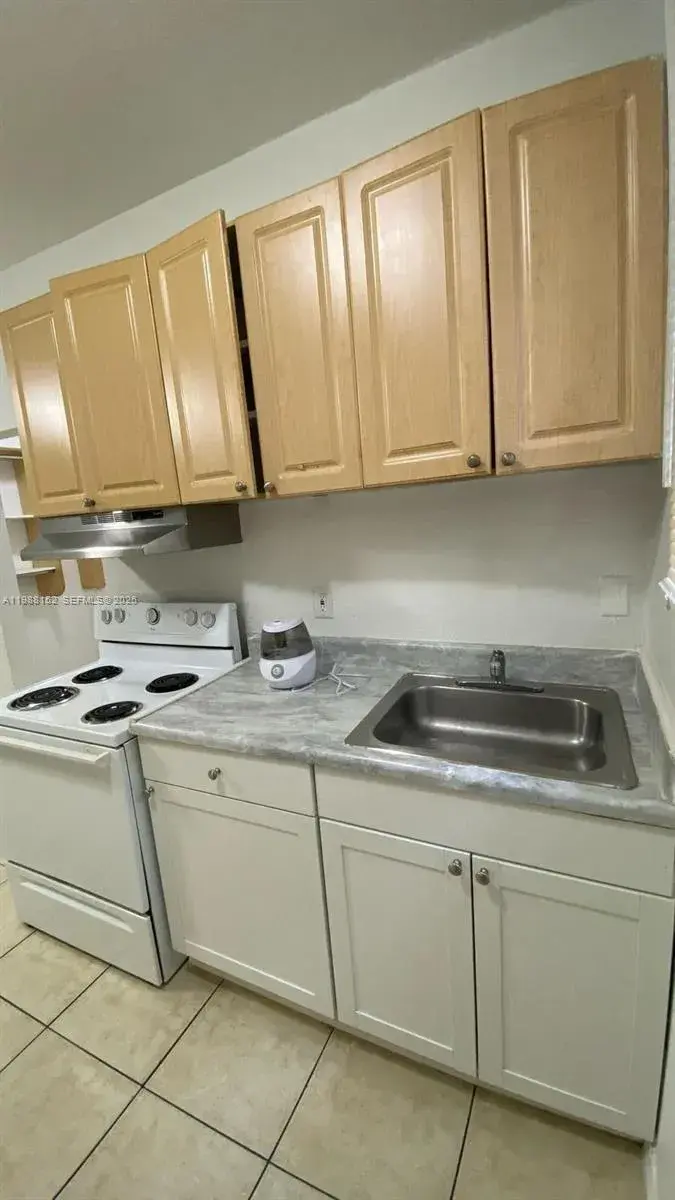 1021 NW 3rd st # 305, Miami FL 33128