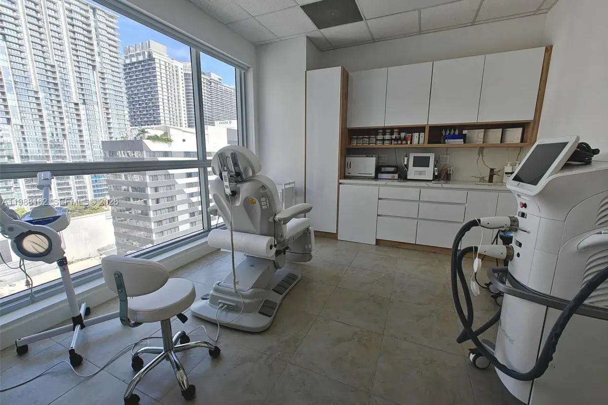 175 SW 7th St # 2006, Miami FL 33130