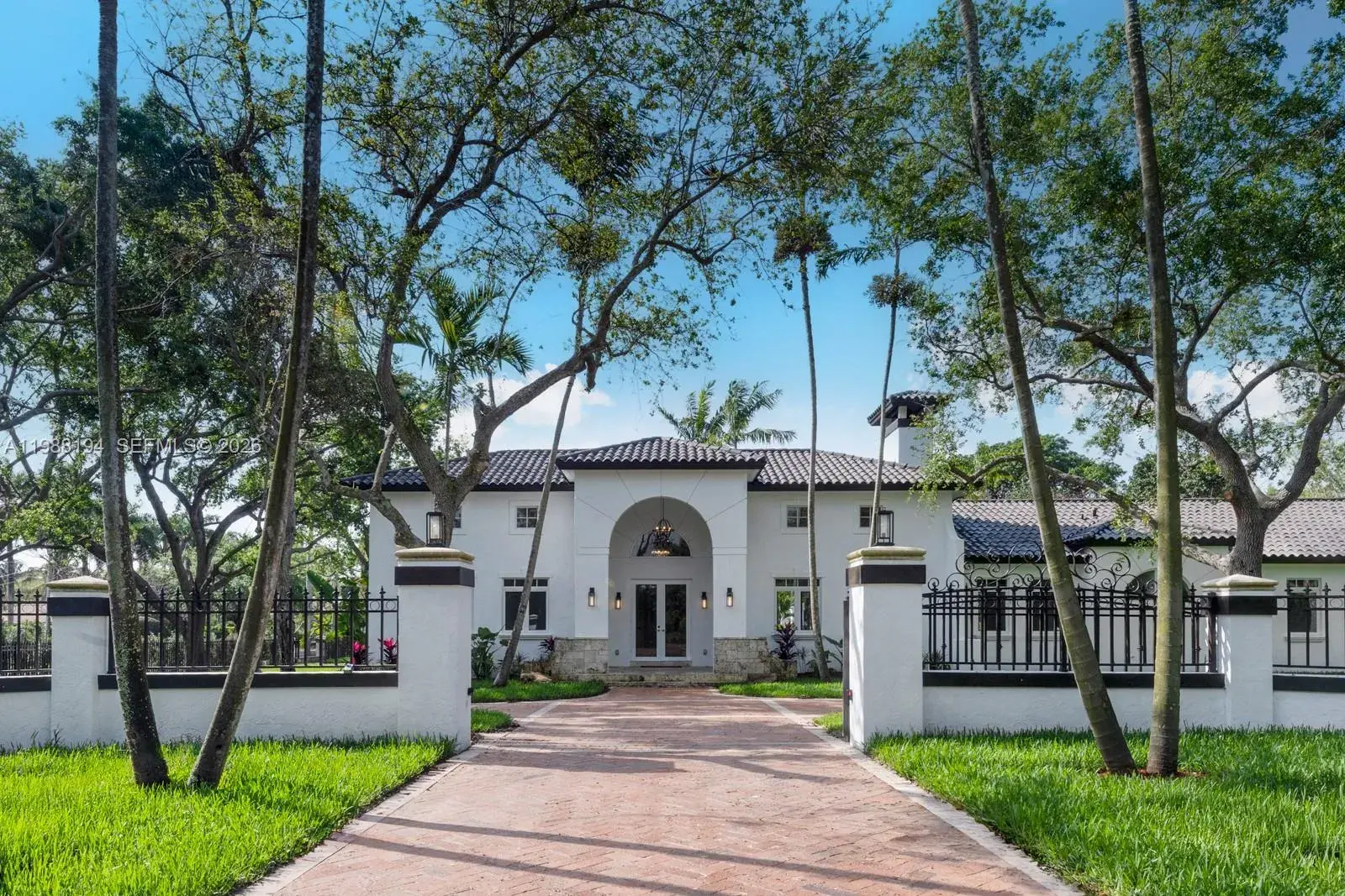 6 bedroom 6 bath Residential for sale at 6200 SW 130th Ter, Pinecrest FL 33156