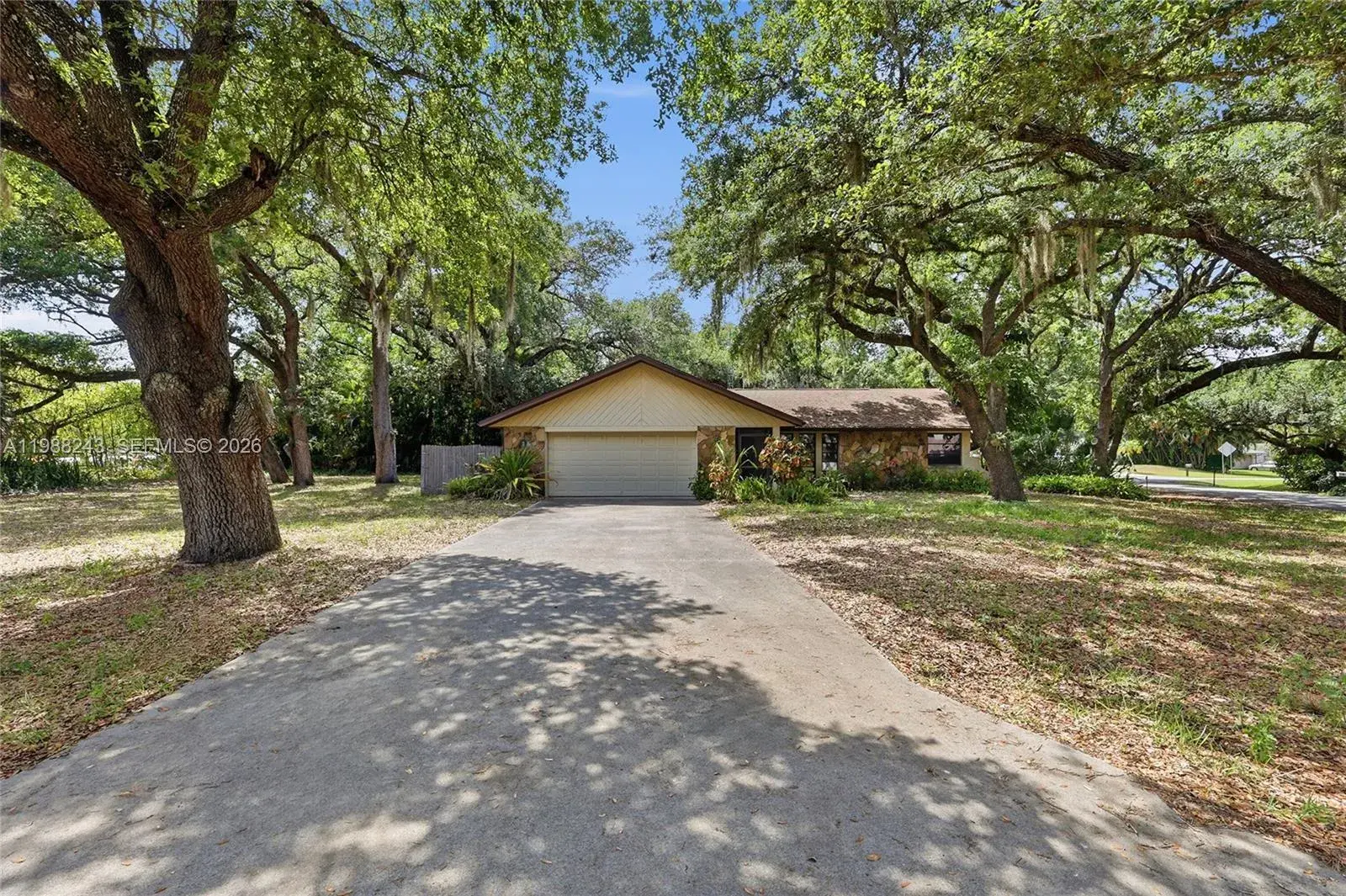 3 bedroom 2 bath Residential for sale at 1625 Sunkist Way, Fort Myers FL 33905