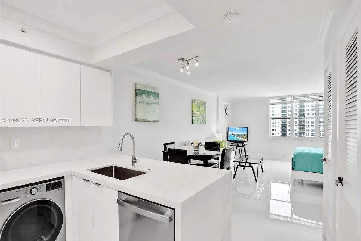2501 S Ocean Dr, Hollywood FL 33019