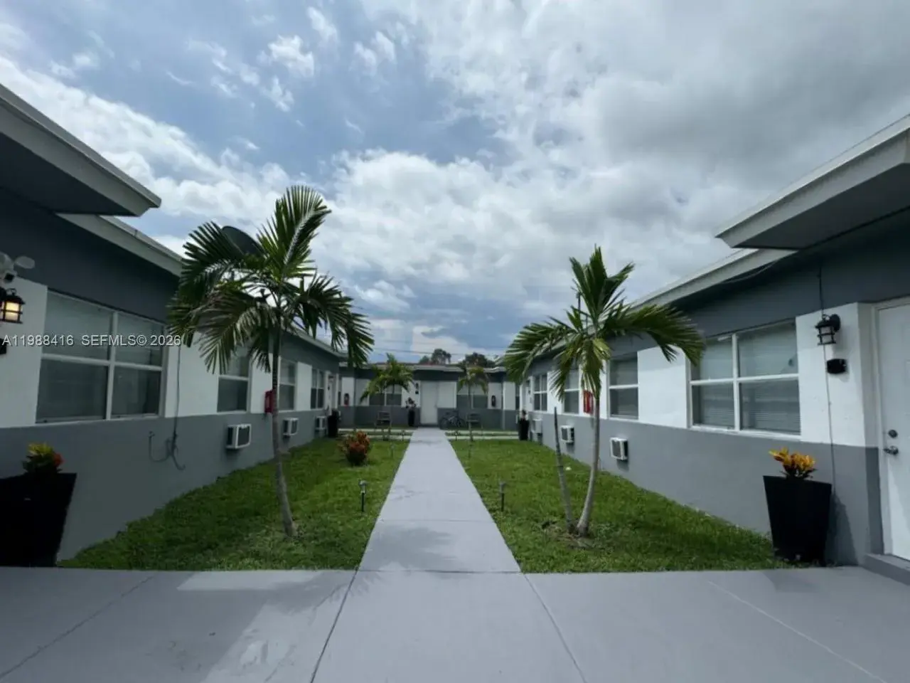 1 bedroom 1 bath Residential Lease for rent at 2300 Douglas St # 5, Hollywood FL 33020