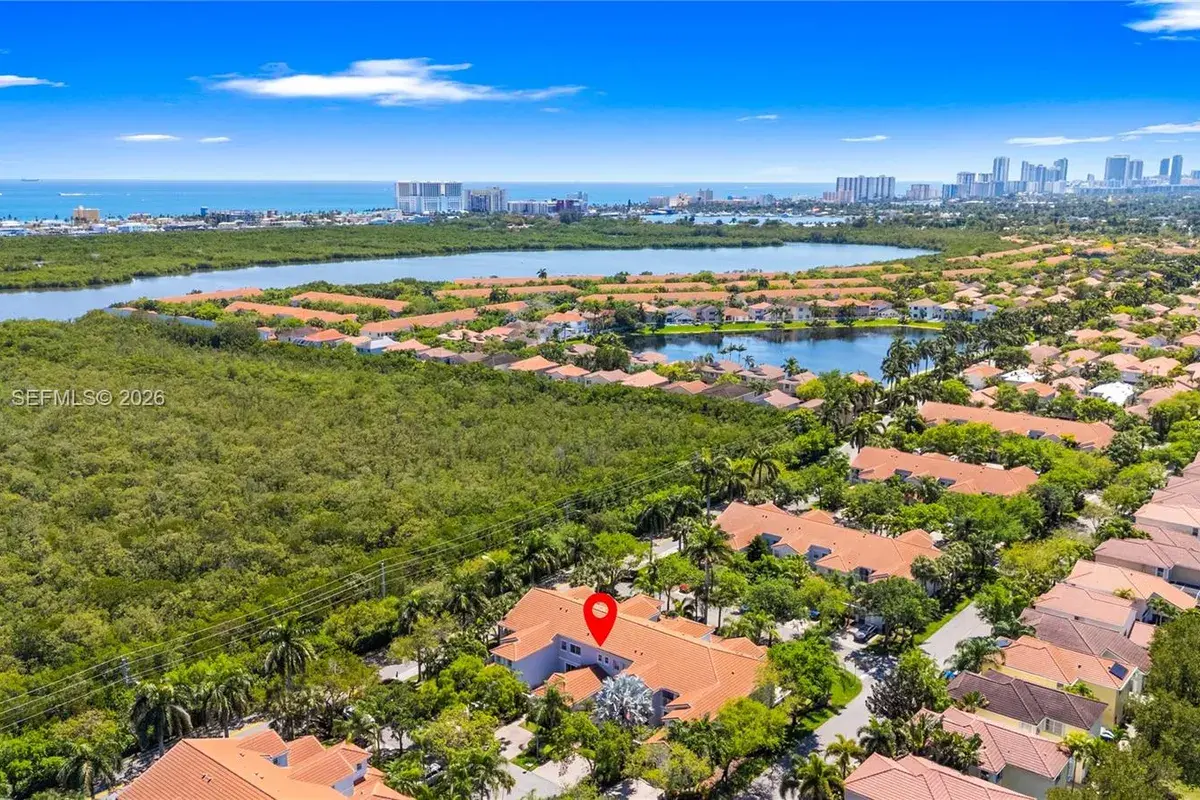 1120 Canella Ln, Hollywood FL 33019