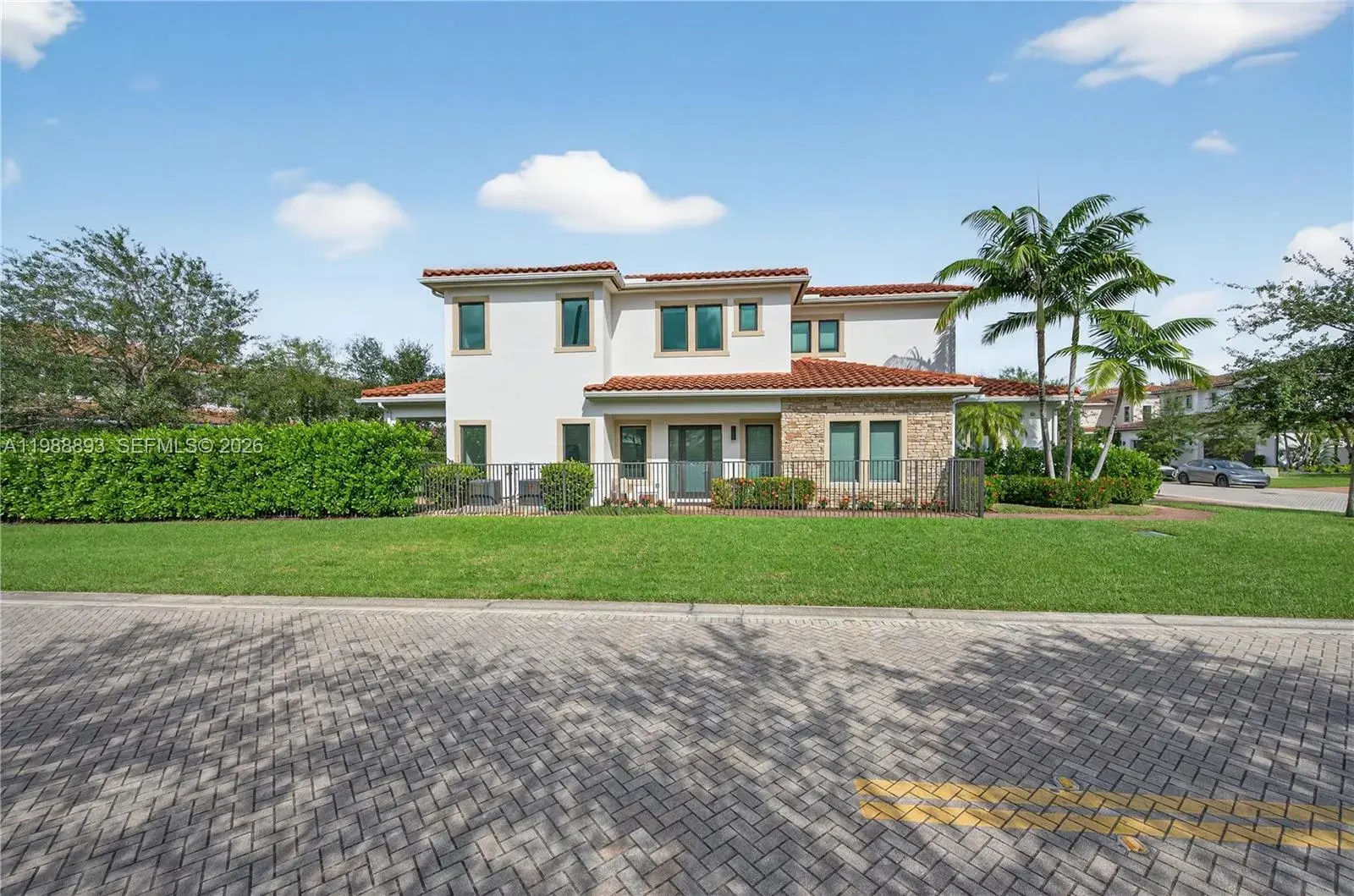 5999 E Brookfield Cir E, Hollywood FL 33312