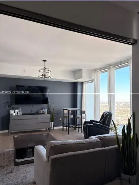 1040 Biscayne Blvd # 1905, Miami FL 33132