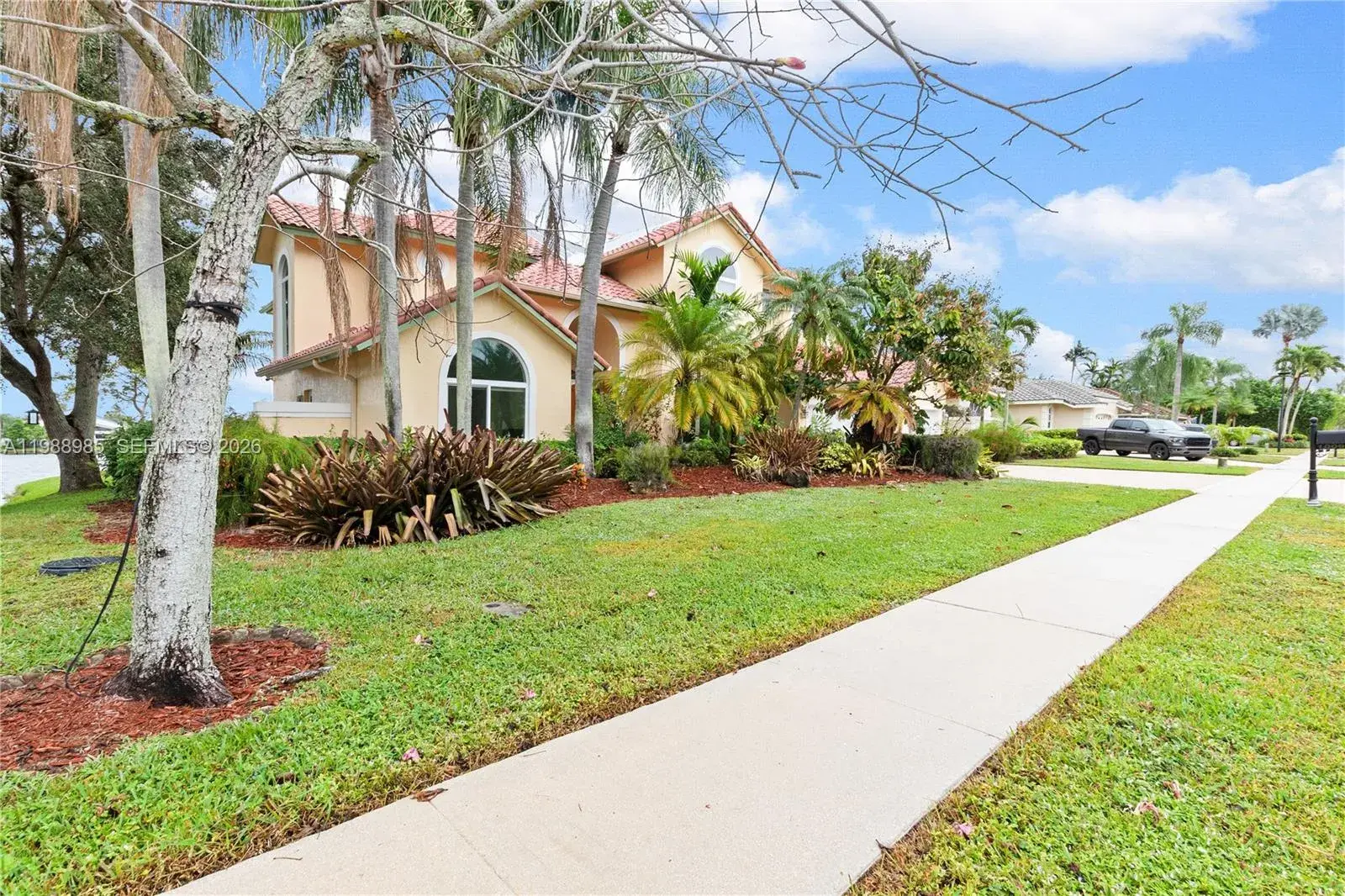 10091 NW 7th St, Plantation FL 33324